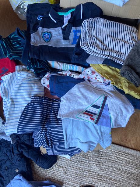 3krabice detskeho oblecenia + taska na kocik, 68–80