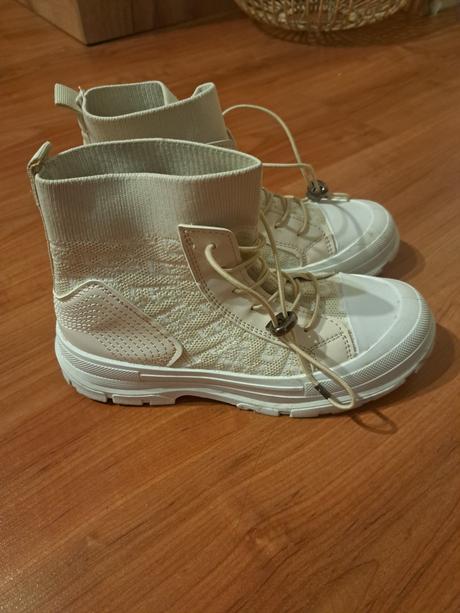 Členkové tenisky, 35