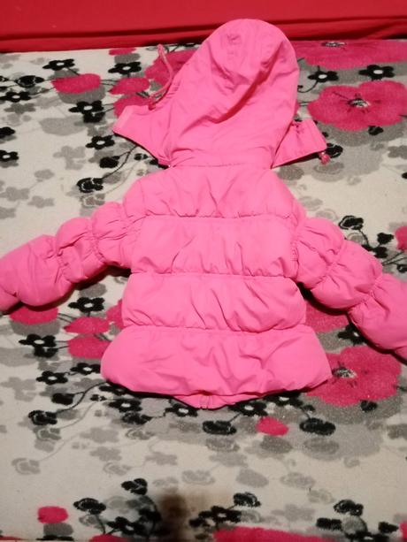 Dievčenska vetrovka, 98