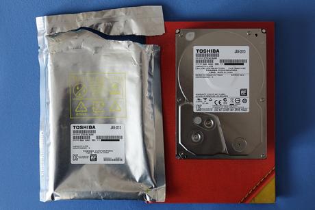 Pevný disk hdd 3,5" toshiba/hitachi dt01aca200 2t, 