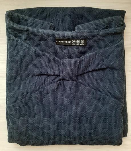 Tmavomodré šaty, atmosphere,38