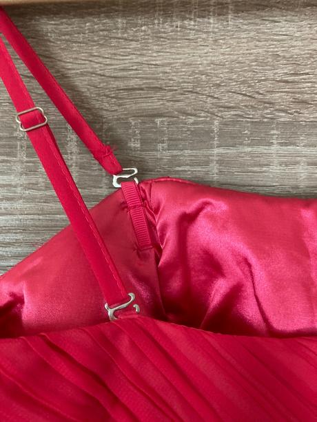 Spoločenské šaty, 34