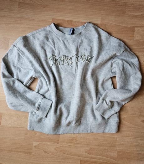 Pekná šedá mikina, s