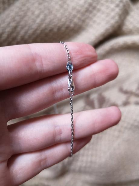 Striborný náhrdelník s príveskom,