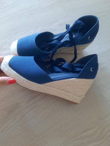 Sandále so šnurovaním, 40