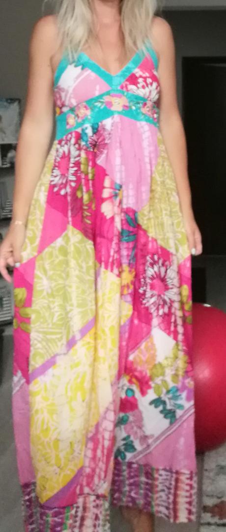 Nádherné farebné šaty, s