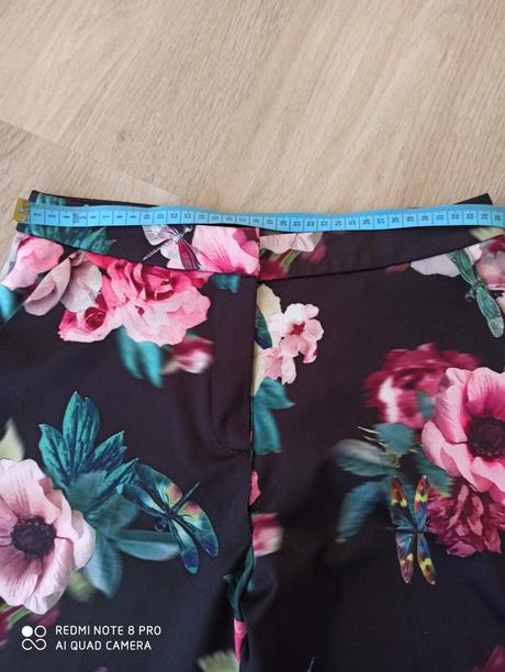 Kvetinové letné nohavice, 34