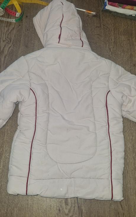 Bledučko ružová bunda, 122