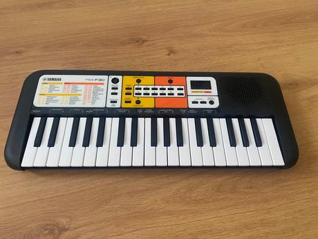 Yamaha pss-f30 detský klavir, 