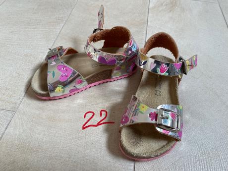 Letne sandalky, 22