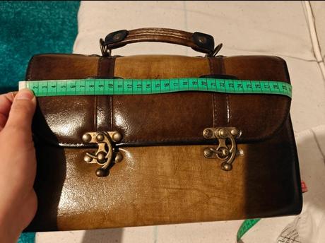 Malá dámska kožená kabelka, 