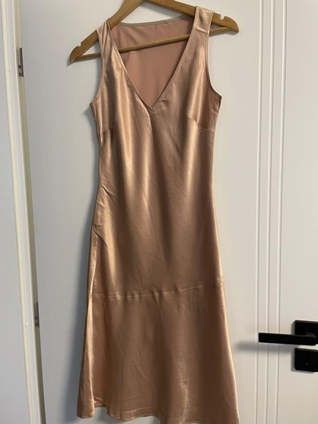Saténové šaty. veľ.36-38, 36