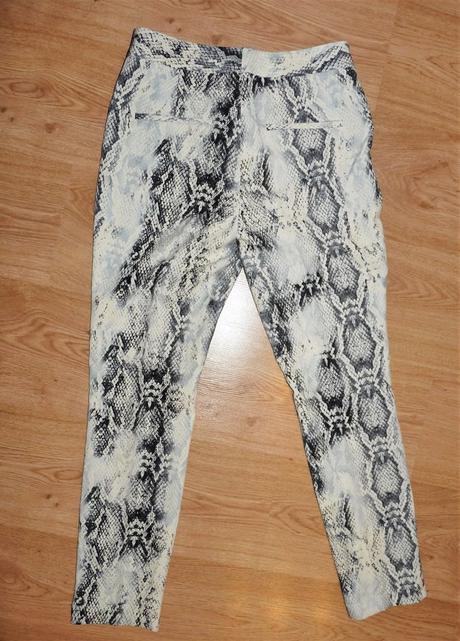 Elegantne s hadim vzorom, zara,xs