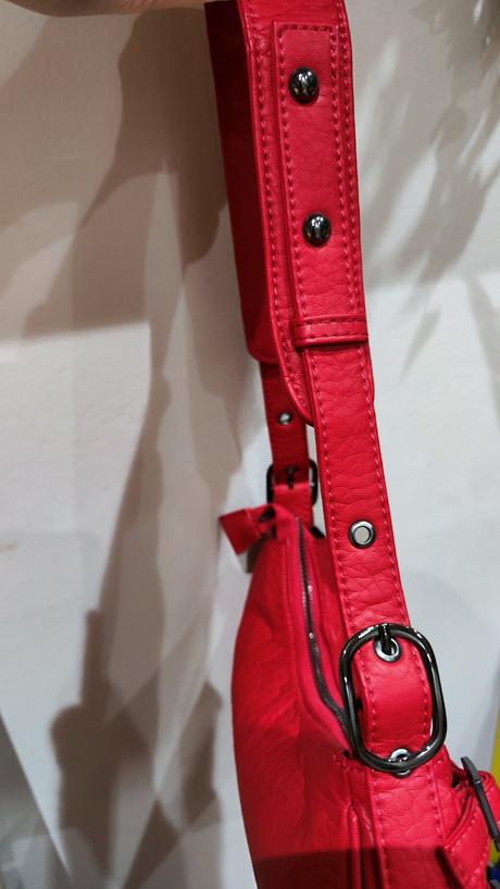 Červená kabelka, 