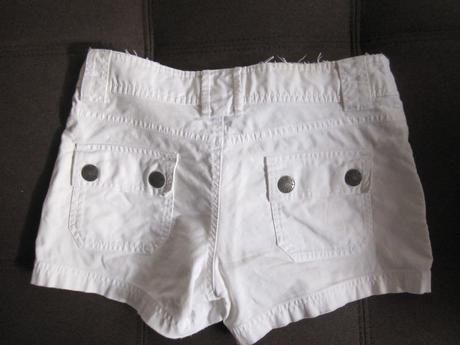 Kratasy kremovej farby, s