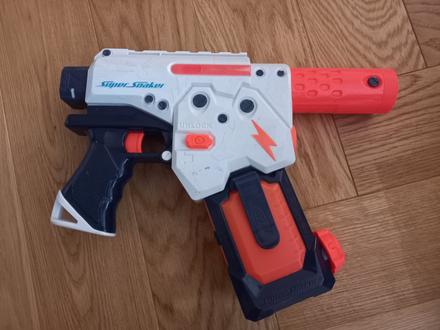 Nerf super soaker,