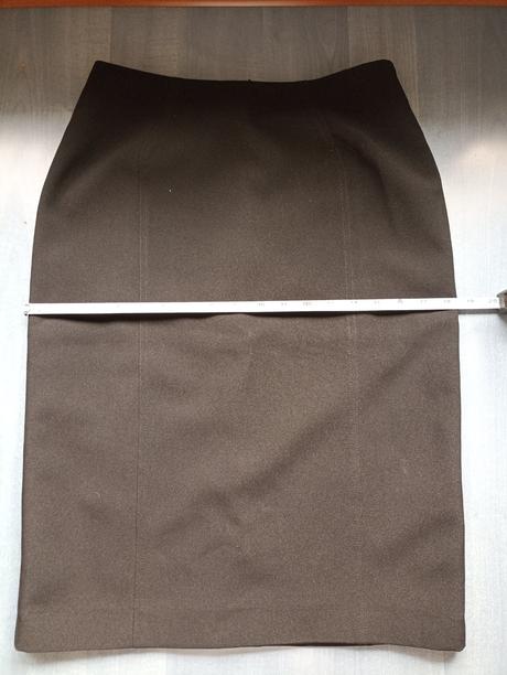 Jednoducha cierna pes sukna s podsivkou, vel. 36, 36