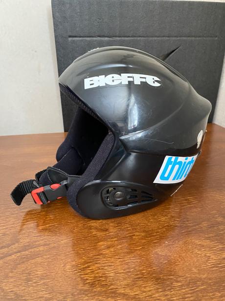 Lyžiarska prilba, s