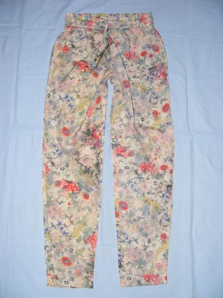 Kvietkavé nohavice zn. zara, zara,xs