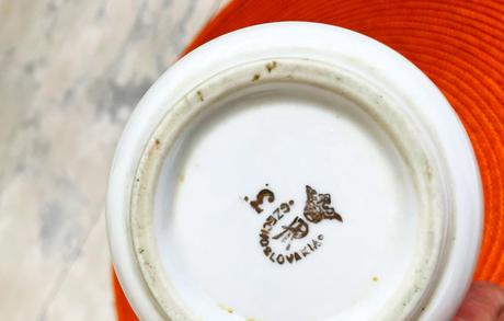 Staré vidiecke hrnčeky 2 ks,