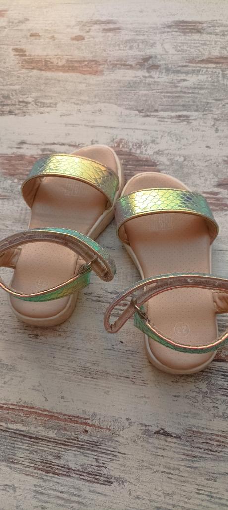 Sandálky, 23