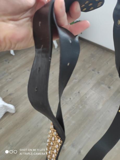 Hnedy opasok s kamienkami- kazovy model,