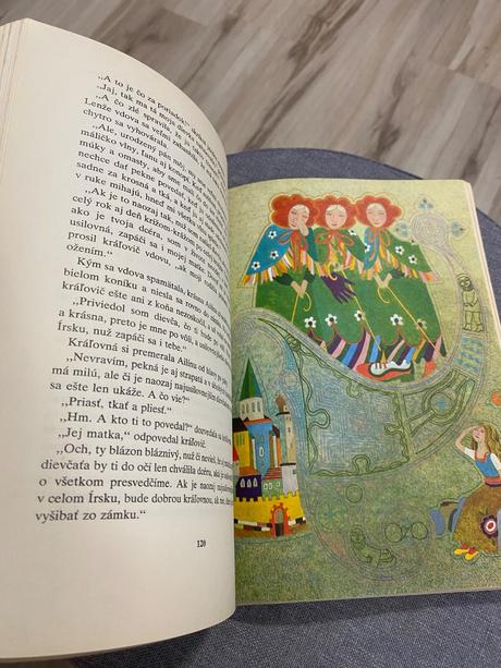 Krásna retro rozprávková kniha spiaca krásavica,