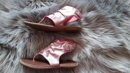 Prekrásne sandálky 28,5, 28