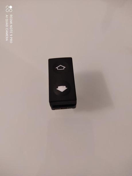 Spínač elektrického otvárania okien, 