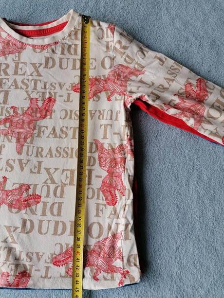 Farebné tričká, 128