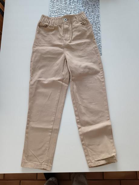 Bledo hnedé dievčenské rifle, 134