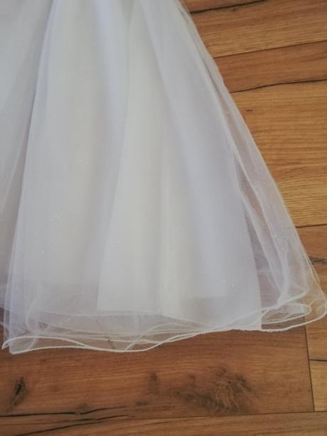 Šaty slávnostné, 104