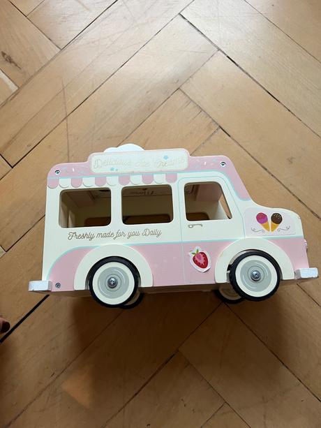 Le toy van zmrzlinárske auto,