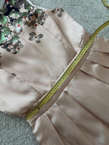 Spoločenské šaty, 36