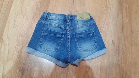 Dievčenské riflové kratasy, 146