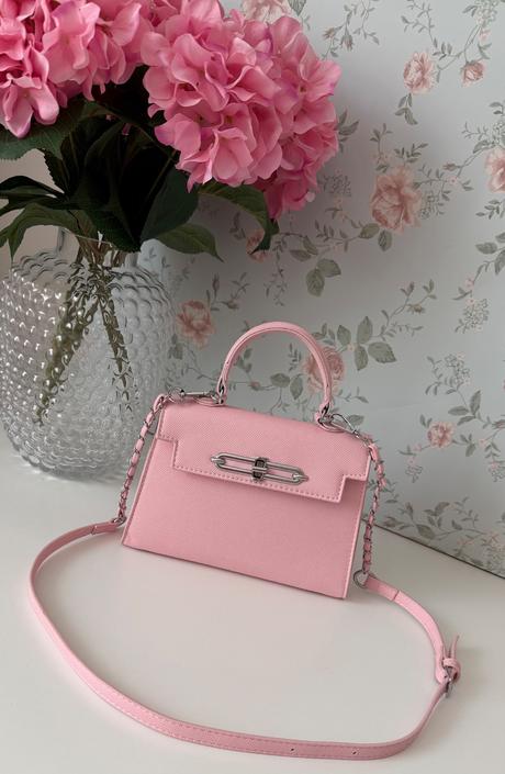 Luxusná ružová kabelka elegantná,