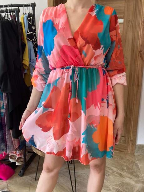 Krásne šaty výpredaj, l / m / s