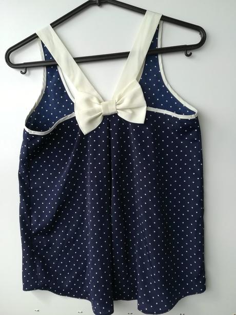 Tielko s mašľou, atmosphere,34