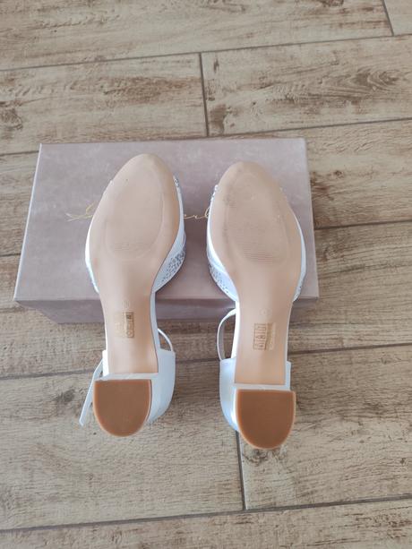 Svadobné topánky, 39