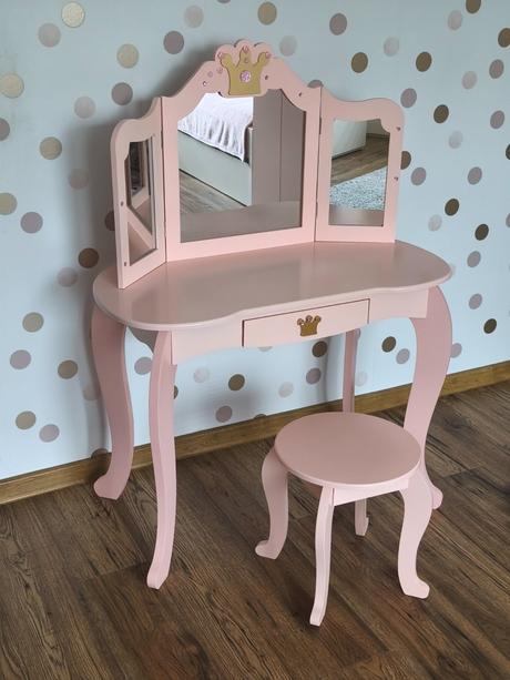 Kozmetický stolík pre dievčatko, 