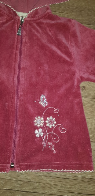 Bordová bundička, 98