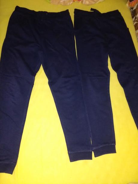 2x tmavomodré tepláky, 134