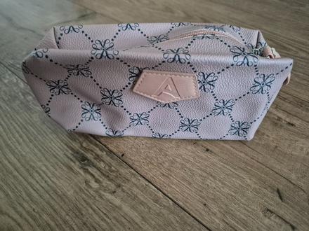 Kozmeticka tasticka,