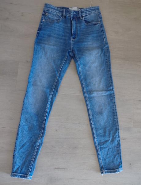 Predám džínsy stradivarius, 38, 5eur/ks, stradivarius,38