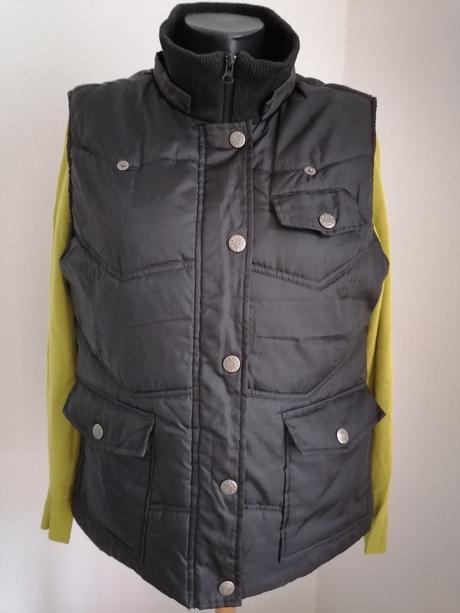 Čierna vesta zn. saix, l