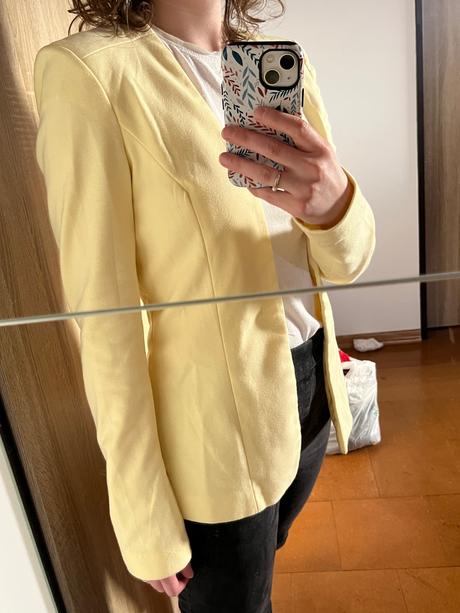 Žlté sako, reserved,s