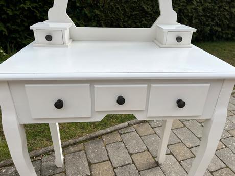 Kozmetický stolík, 