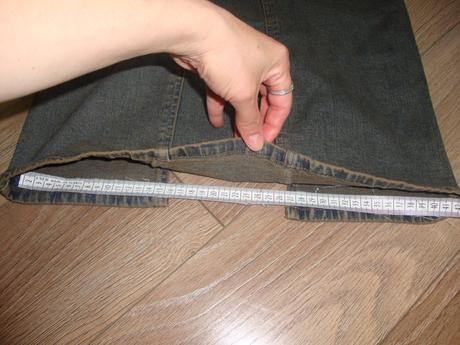 Riflová dlhá sukňa velk. 28 s rozparkom vzadu, 28