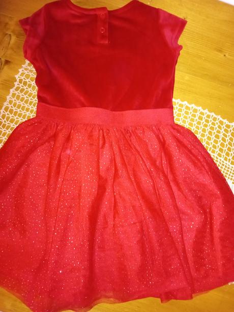 Rozkošné šatočky, 98