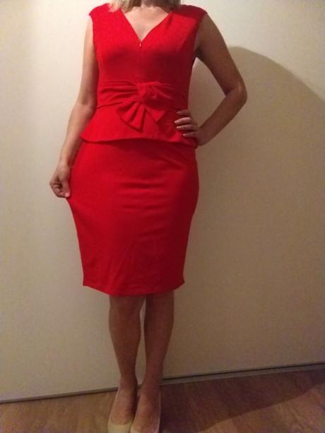 Červené šaty do práce aj na oslavu, 42